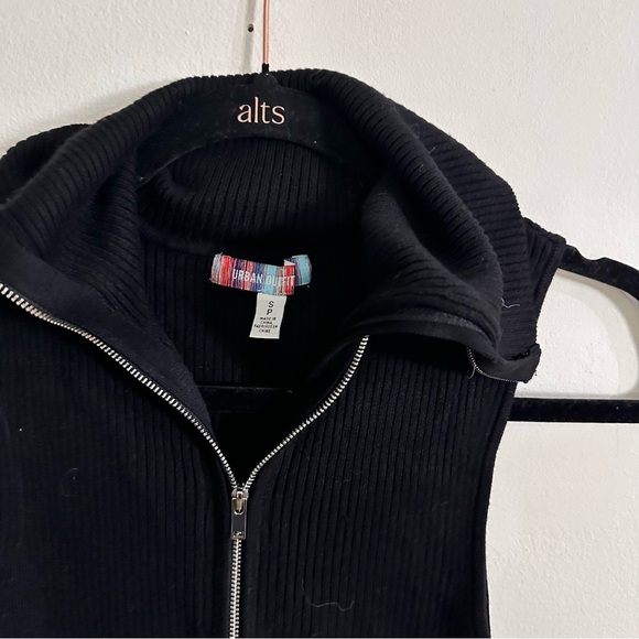 Urban outfitters knit sleeveless top S - Picture 2 of 5